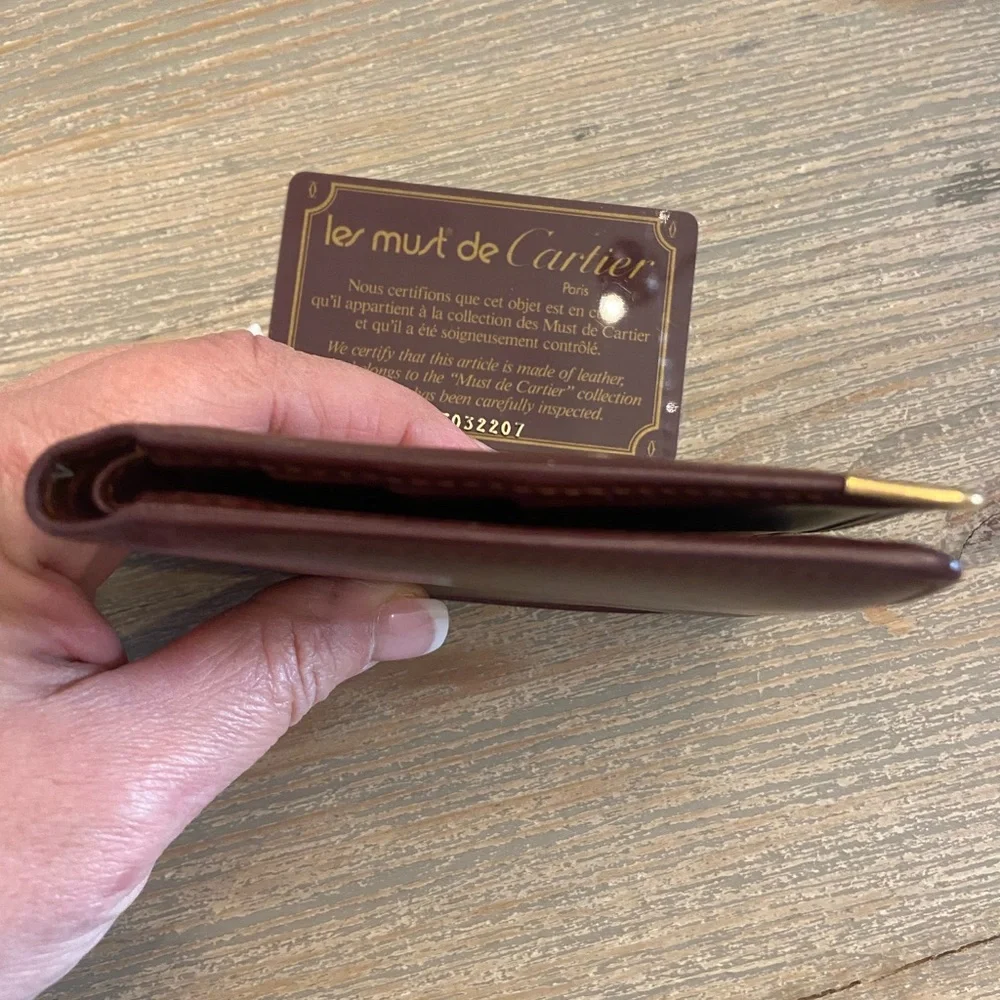 AUTHENTIC!! CARTIER Burgandy Calfskin Leather Wallet. luxury
